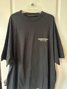 BRAND NEW ESSENTIALS Black Short-Sleeve Logo Tee SIZE LARGE
